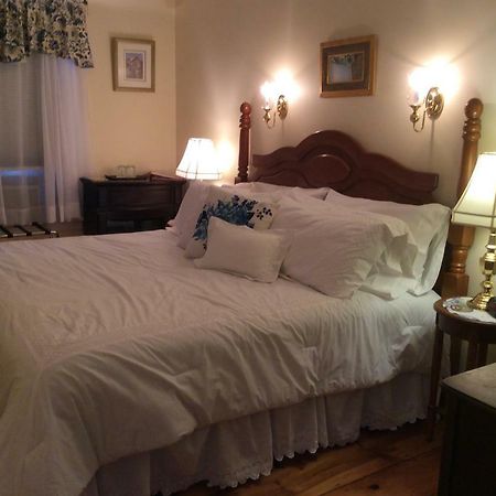 The Red Hook Country Inn, An "Old Rhinebeck" Bed & Breakfast Екстер'єр фото