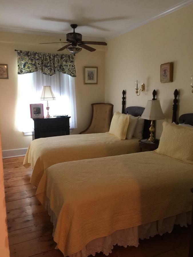 The Red Hook Country Inn, An "Old Rhinebeck" Bed & Breakfast Екстер'єр фото