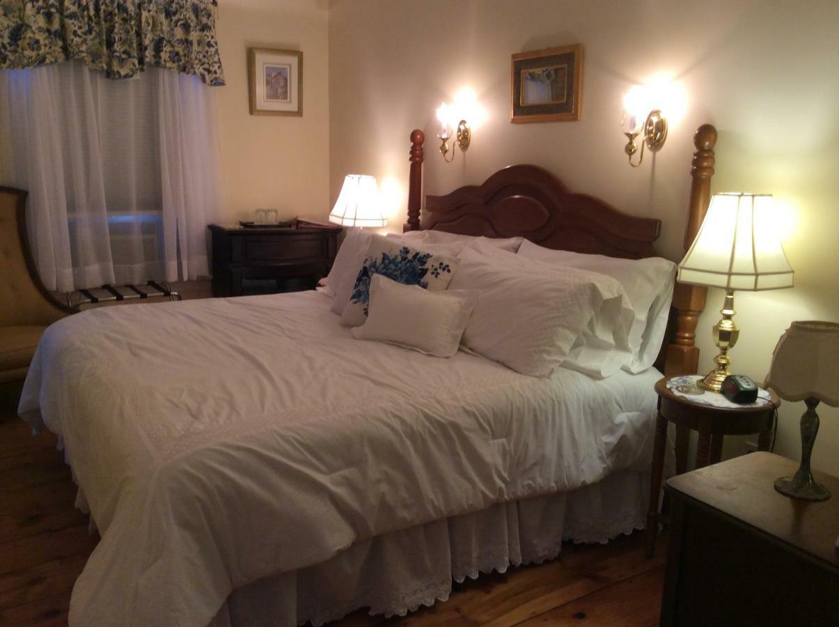 The Red Hook Country Inn, An "Old Rhinebeck" Bed & Breakfast Екстер'єр фото