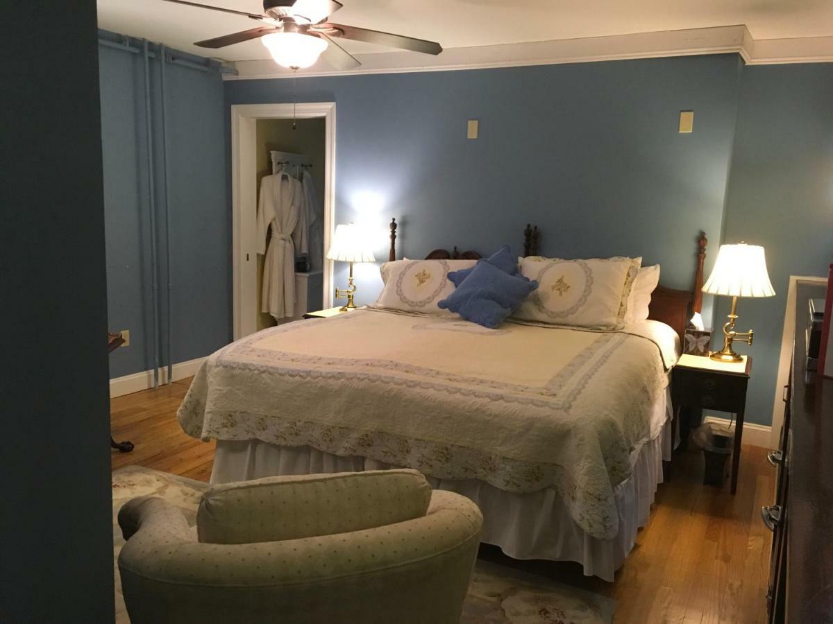 The Red Hook Country Inn, An "Old Rhinebeck" Bed & Breakfast Екстер'єр фото
