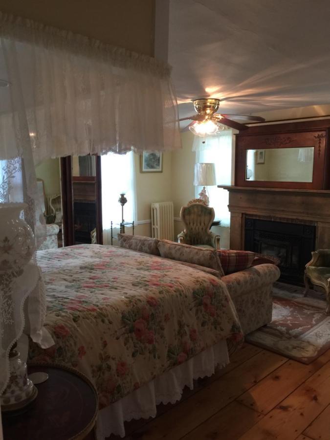 The Red Hook Country Inn, An "Old Rhinebeck" Bed & Breakfast Екстер'єр фото