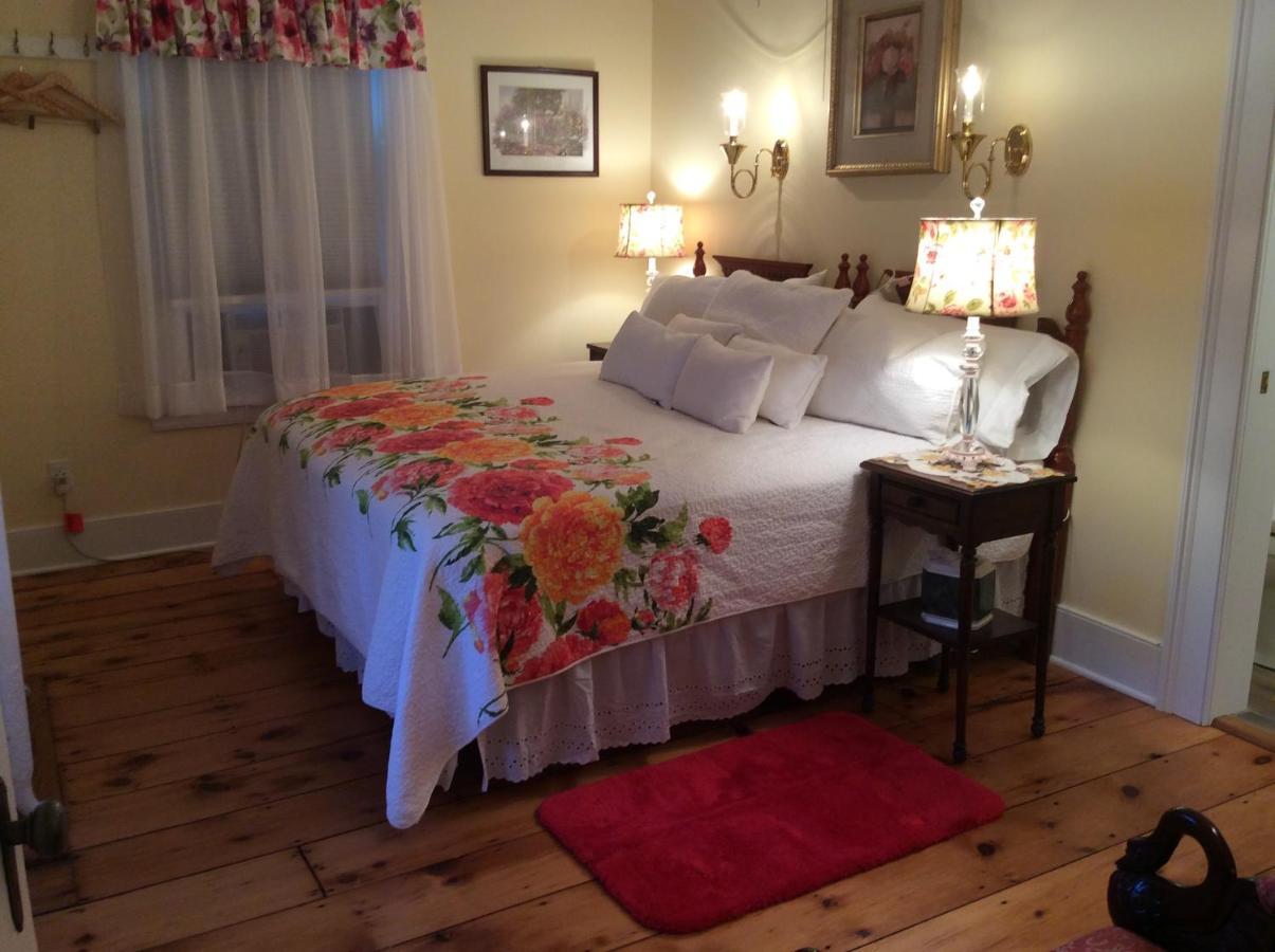 The Red Hook Country Inn, An "Old Rhinebeck" Bed & Breakfast Екстер'єр фото